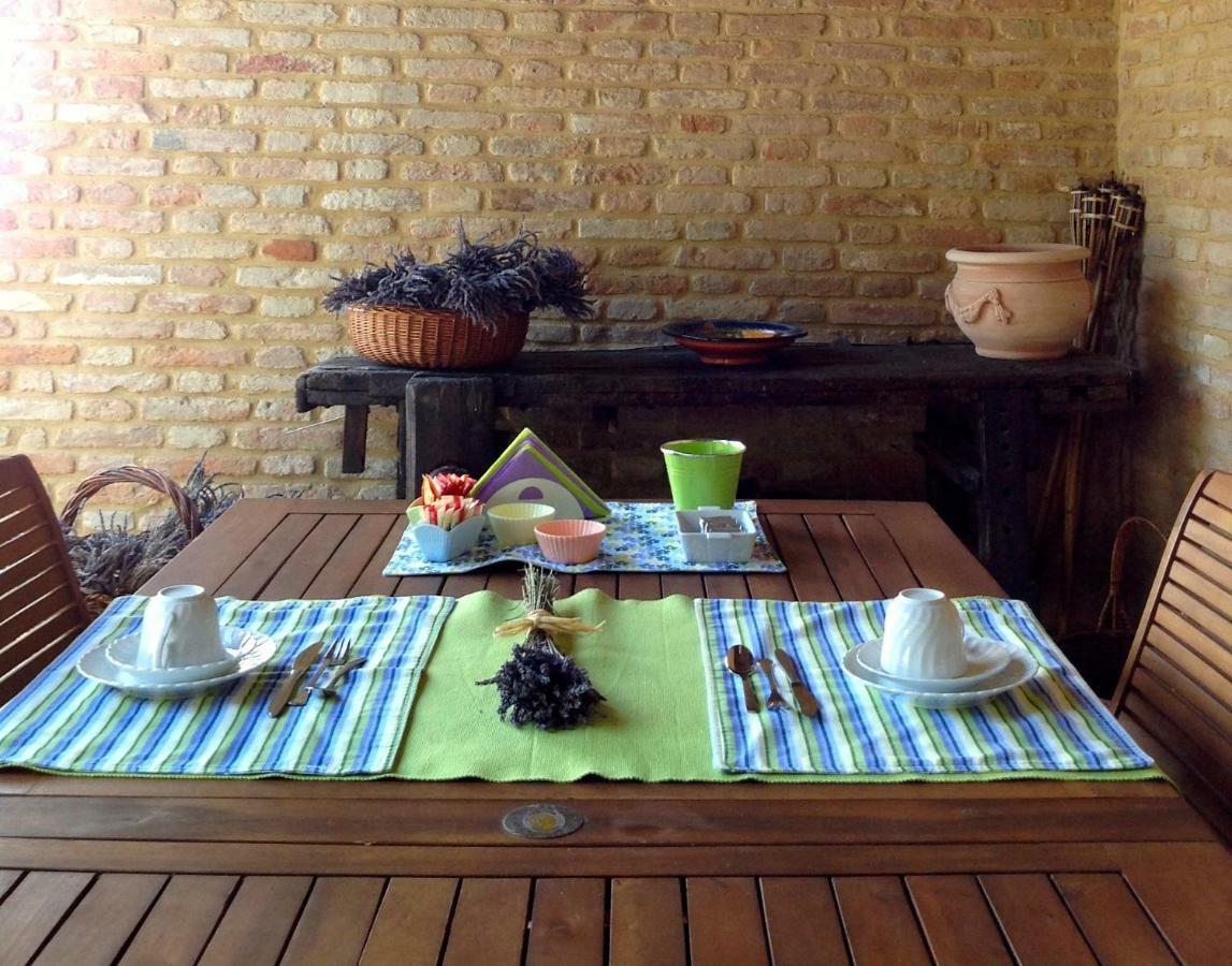 L'Infinito Bed & Breakfast Mombaroccio Eksteriør bilde
